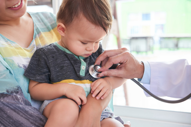 Pediatras devem ficar atentos aos sinais apresentados pelos mais jovens – Foto: Freepik/Divulgação/ND