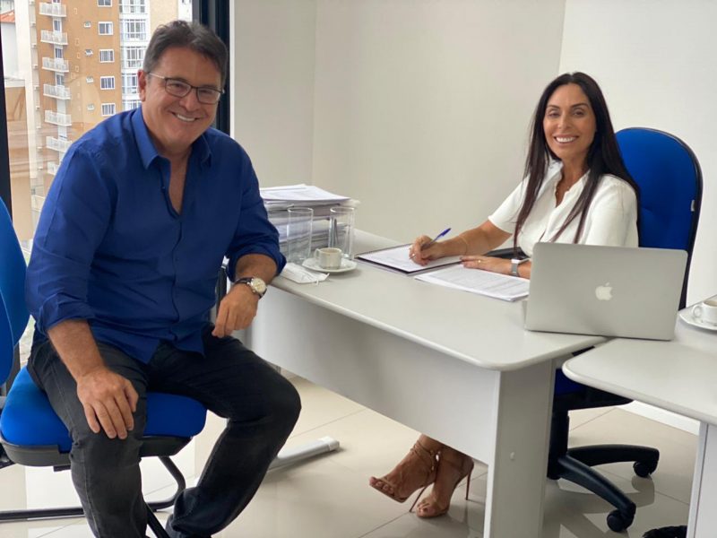 Secretário de Turismo de São Paulo em encontro recente com a presidente do PSDB em Santa Catarina, Geovânia de Sá – Foto: Divulgação/ND