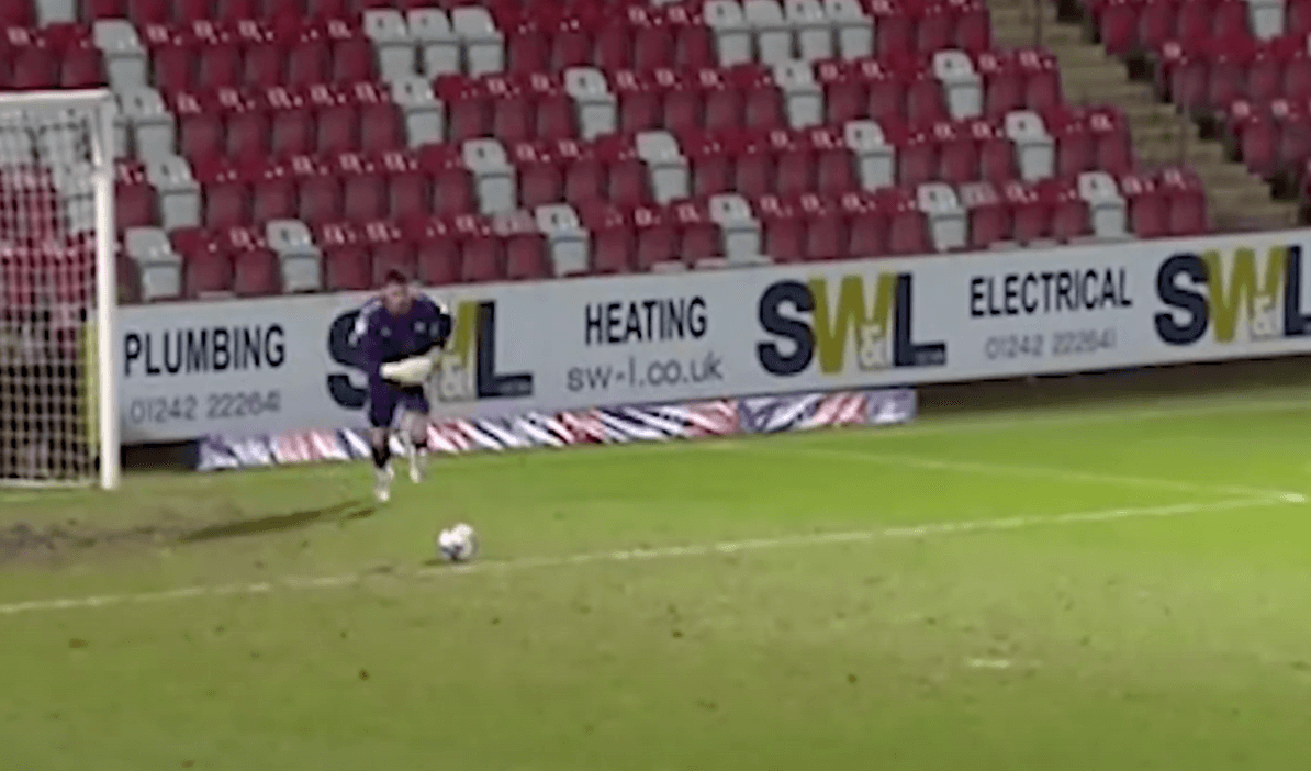 Goleiro marca um gol de tiro de meta e quebra recorde mundial; veja vídeo, futebol inglês