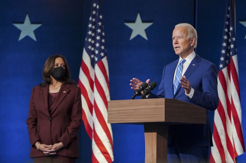 Joe Biden e Kamala Harris em discurso