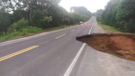 Tráfego de veículos no trecho interditado da BR-280 não tem prazo para ser  liberado