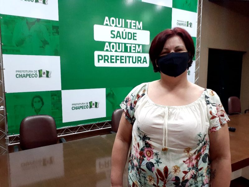 Julia Copetti, a primeira moradora de Chapecó imunizada contra Covid-19 – Foto: Carol Figueiredo/ND