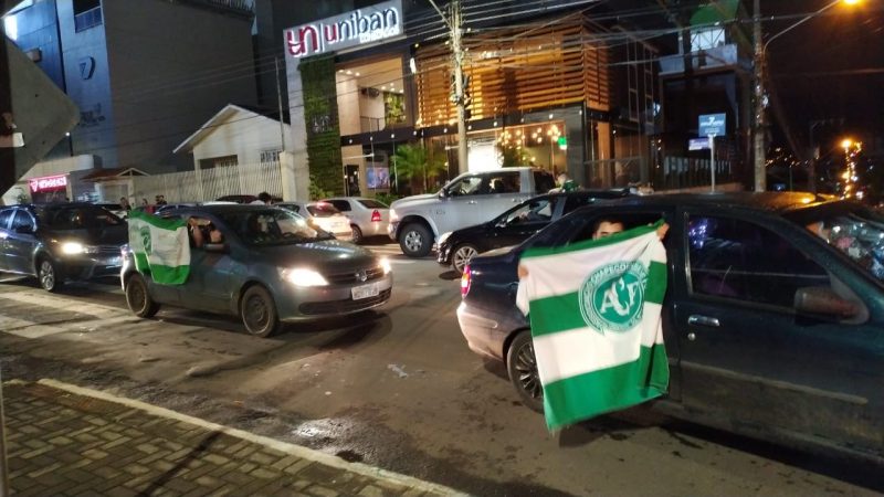 Torcida do Verd&atilde;o do Oeste invadiu as ruas de Chapec&oacute; para comemorar o t&iacute;tulo nacional – &nbsp;Foto: Junior Spindula/NDTV Chapec&oacute; (7)