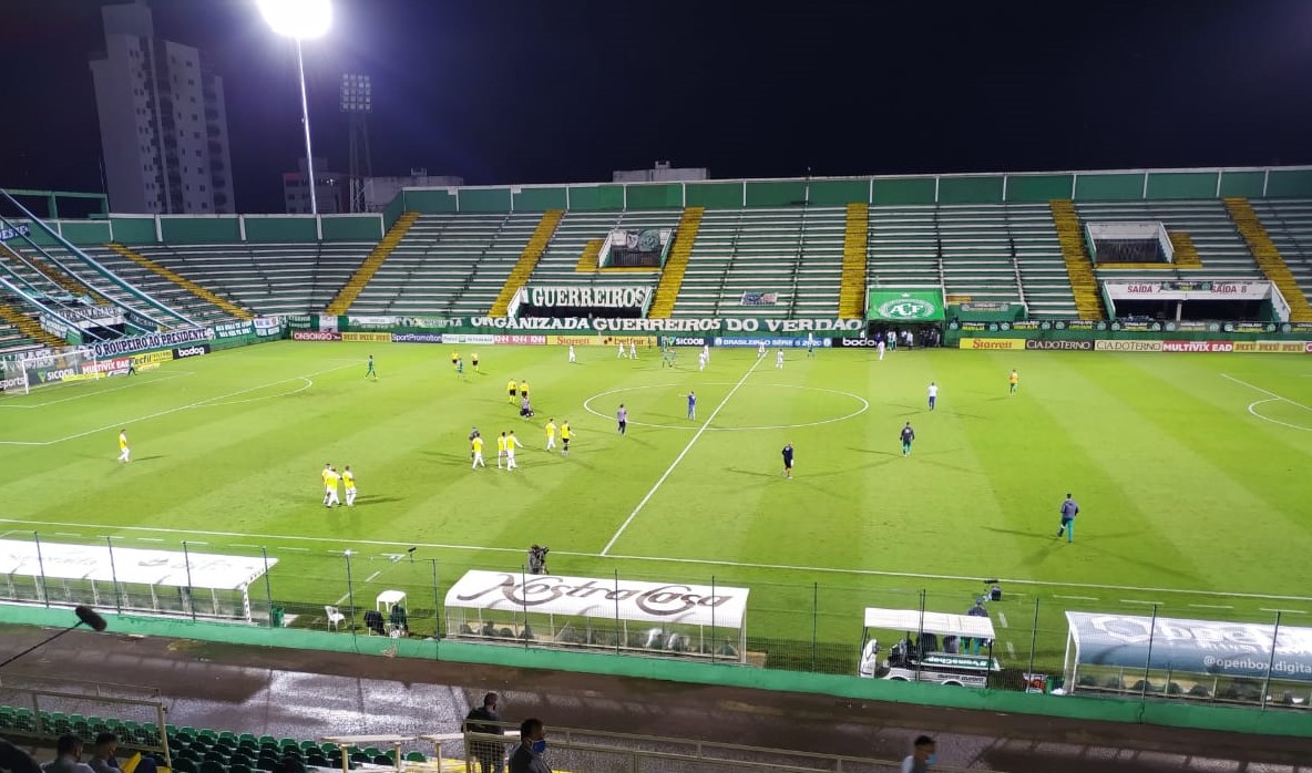 Chapecoense garantiu o título inédito do Campeonato Brasileiro da Série B por um placar de 3 a 1 para cima do time do Confiança. - Junior Spindula/ NDTV Chapecó