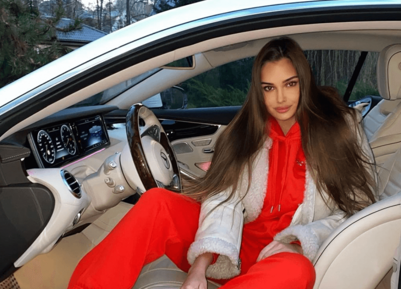 Karolina Sevastyanova não ajuda pais pobres com muitos filhos. Prefere ajudar entidades que cuidam de animais – Foto: Instagram