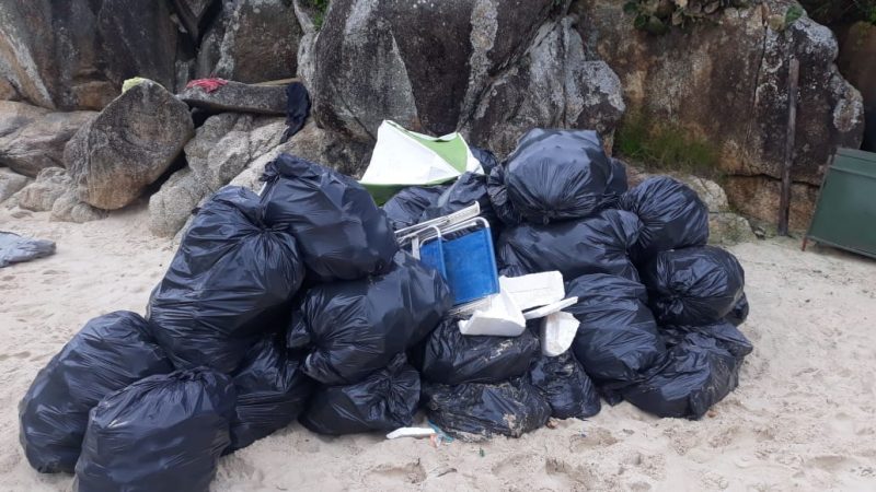 Cerca de 100 toneladas de lixo foram retiradas – Foto: Prefeitura de Imbituba/Divulga&ccedil;&atilde;o