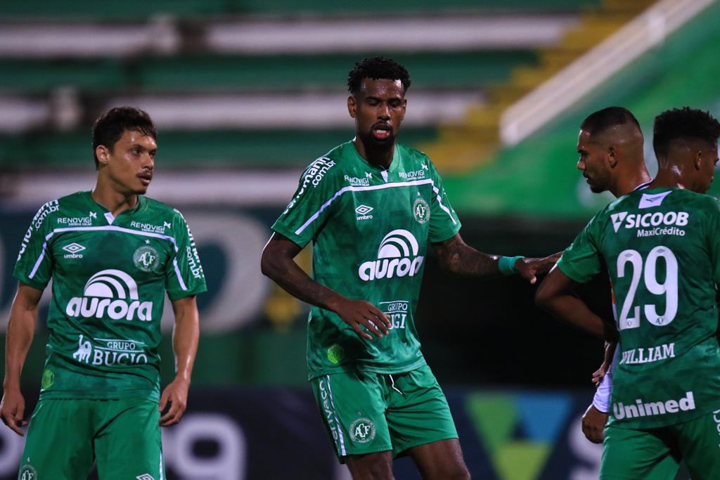 Chapecoense garantiu o título inédito do Campeonato Brasileiro da Série B por um placar de 3 a 1 para cima do time do Confiança. - Márcio Cunha/ACF/Divulgação