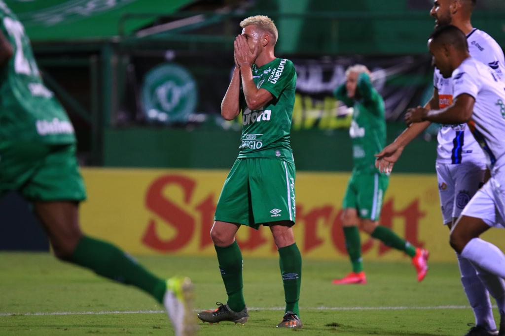 Chapecoense garantiu o título inédito do Campeonato Brasileiro da Série B por um placar de 3 a 1 para cima do time do Confiança. - Márcio Cunha/ACF/Divulgação