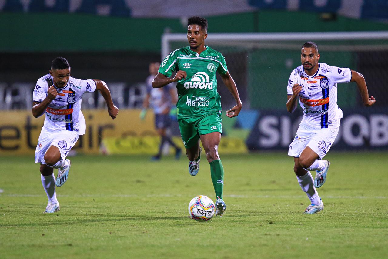 Chapecoense garantiu o título inédito do Campeonato Brasileiro da Série B por um placar de 3 a 1 para cima do time do Confiança. - Márcio Cunha/ACF/Divulgação