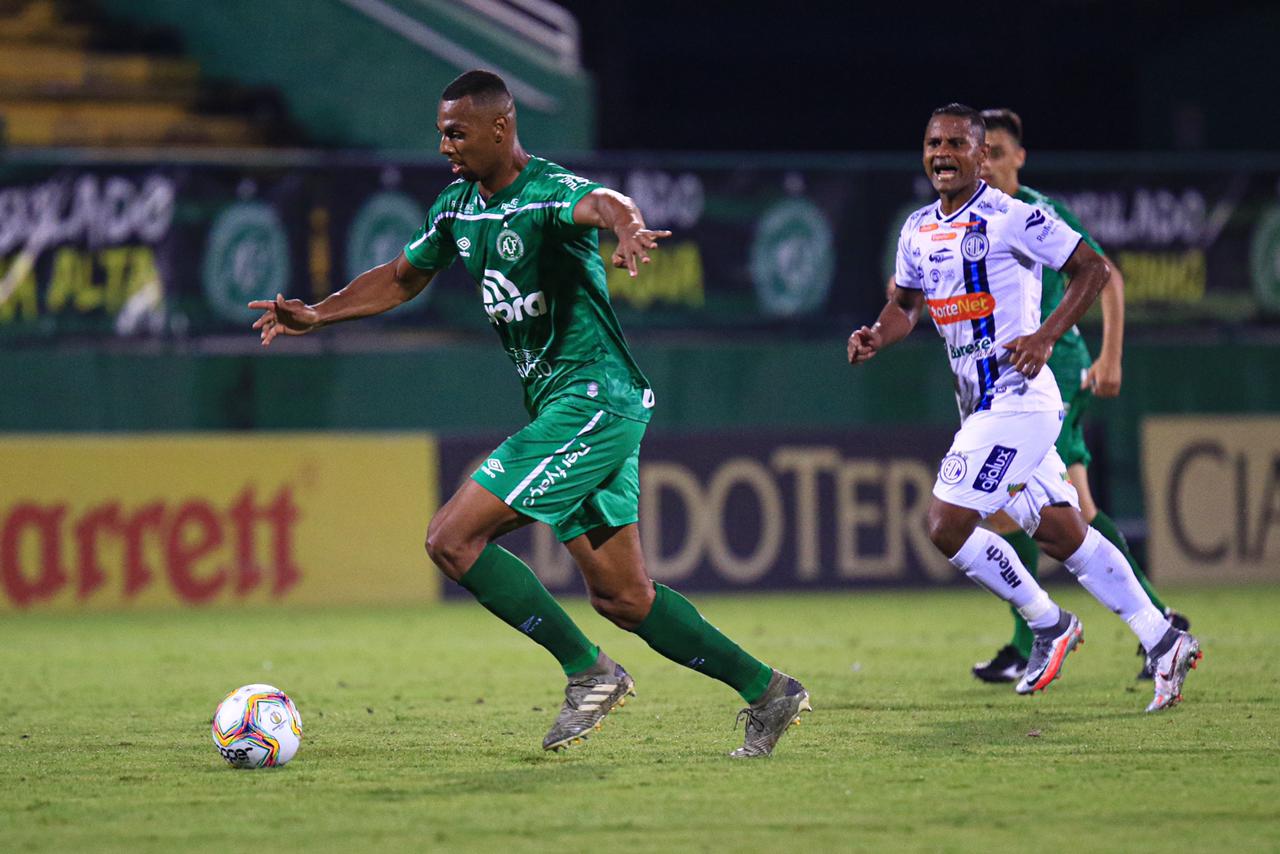 Chapecoense garantiu o título inédito do Campeonato Brasileiro da Série B por um placar de 3 a 1 para cima do time do Confiança. - Márcio Cunha/ACF/Divulgação