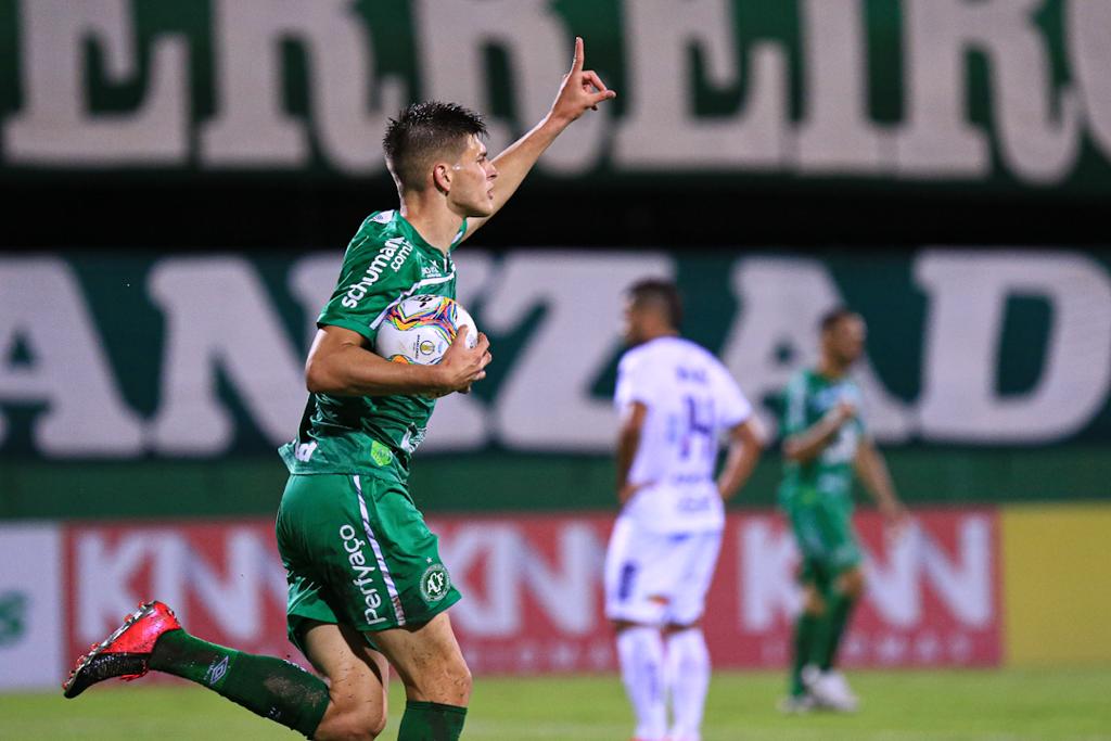 Chapecoense garantiu o título inédito do Campeonato Brasileiro da Série B por um placar de 3 a 1 para cima do time do Confiança. - Márcio Cunha/ACF/Divulgação