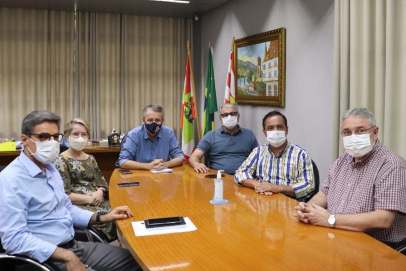 Anuncio foi feito durante reuni&atilde;o nesta quarta-feira (13) – Foto: Marcelo Martins / Prefeitura de Blumenau