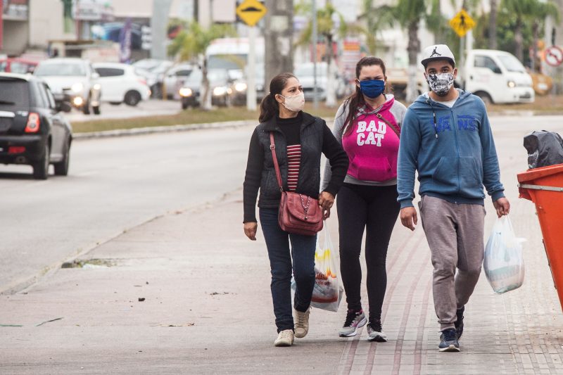 Pessoas usam máscaras para evitar o contágio da Covid-19 em Florianópolis – Foto: Anderson Coelho/Arquivo/ND
