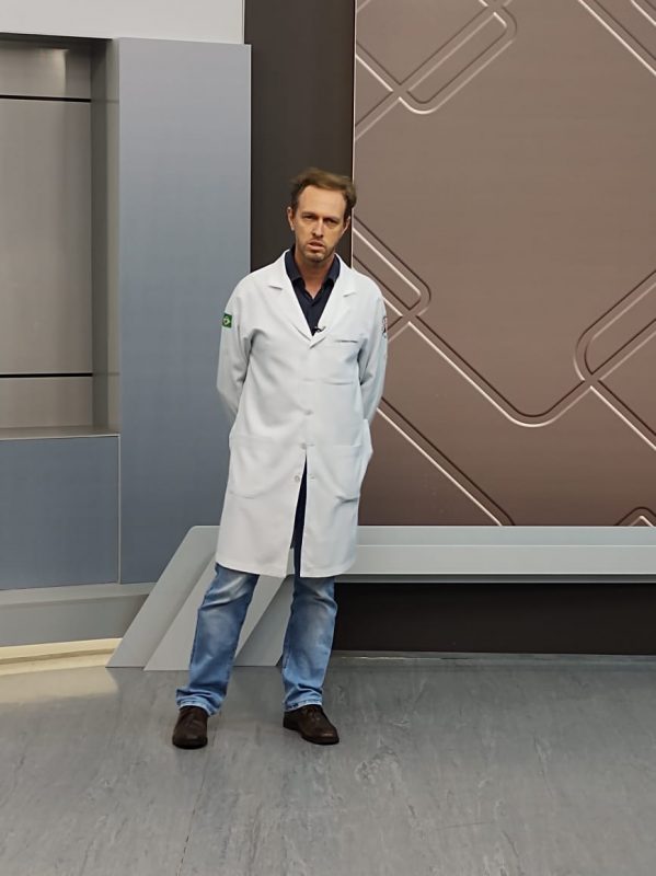 Fabiano &eacute; um dos m&eacute;dicos que atuam na linha de frente do combate &agrave; Covid-19 – Foto: Adriano Mendes/NDTV