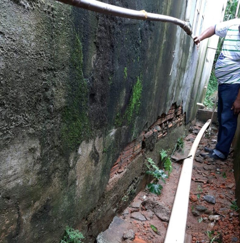 Muro dos imóveis interditados no monte Verde, em Florianópolis apresenta danos