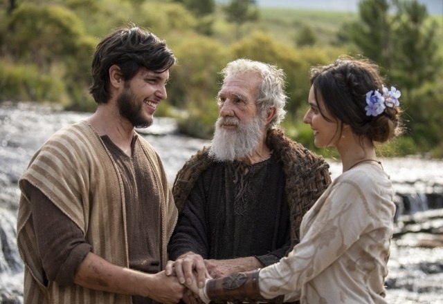 Noé pede para a família confiar nos planos de Deus – Foto: Record TV/Reprodução