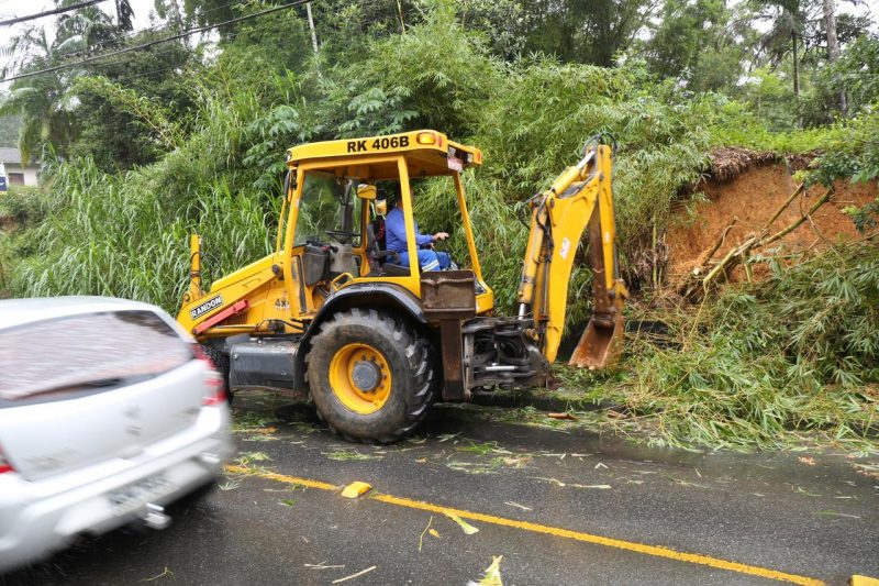 Chuva causou deslizamentos e quedas de árvores em Joinville – Foto: Prefeitura de Joinville/Divulgação