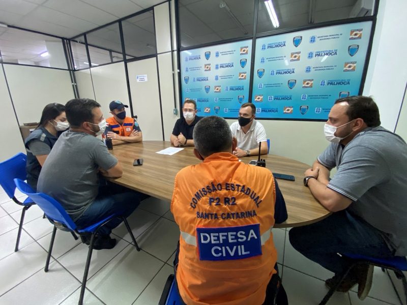 Sala de Situação, composta por integrantes das secretarias de Segurança Pública – que envolve o trabalho da Defesa Civil e da Guarda de Trânsito –, Assistência Social, Serviços Públicos e Infraestrutura – Foto: Divulgação/PMP/ND
