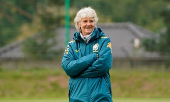 Pia Sundhage durante treino da Seleção Brasileira feminina