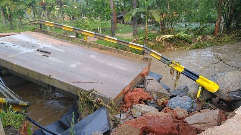 Ponte caiu durante temporal em São João Batista
