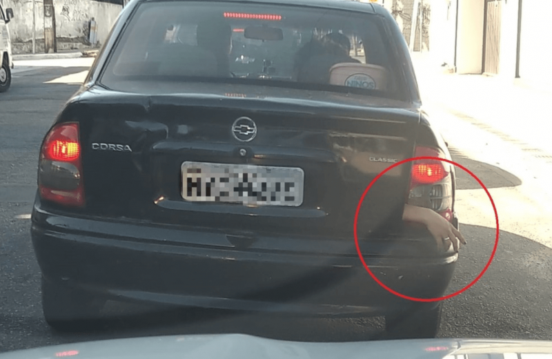 Motorista percebeu a m&atilde;o pendurada no porta-malas do carros com os criminosos – Foto: Arquivo pessoal