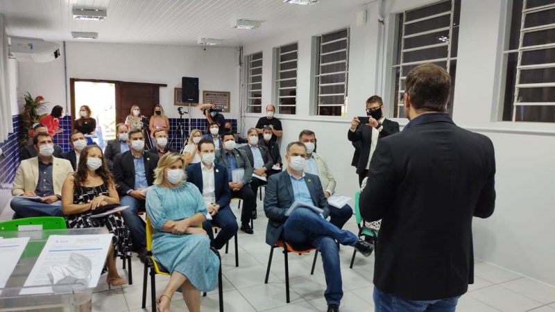 Posse ocorreu em escola do Jarivatuba – Foto: Adriano Mendes/NDTV