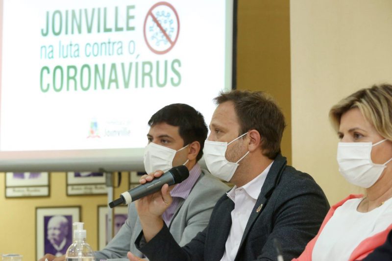 Prefeito Adriano Silva participou de coletiva de imprensa nesta quinta-feira (14) sobre vacinação na cidade – Foto: Rogério da Silva/Prefeitura de Joinville