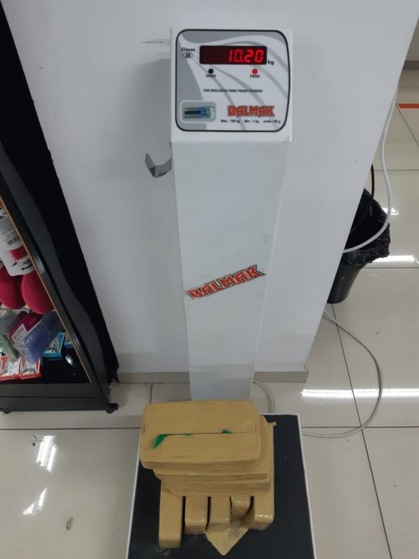 PRF apreende dez quilos de crack em veículo na BR-470 em Gaspar – Foto: Divulgação/PRF