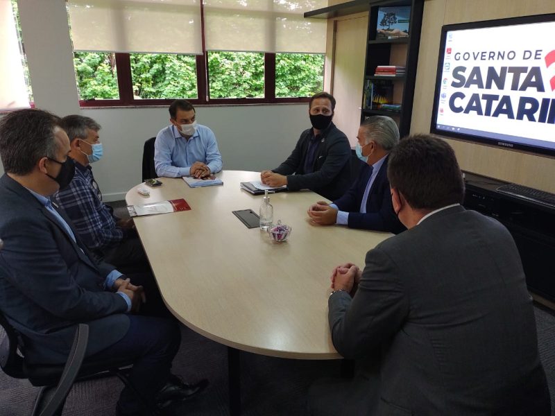 Reunião entre empresários, prefeito Adriano Silva e governador Carlos Moisés ocorreu na terça-feira (27) – Foto: Governo do Estado/Divulgação