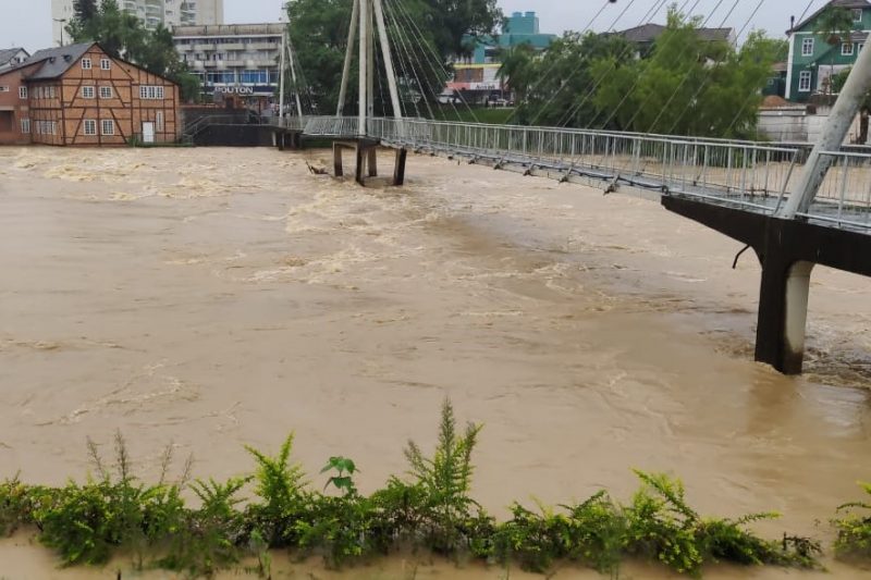 Rio Benedito, em Timbó, segue acima do nível considerado normal – Foto: Stêvão Limana / NDTV Blumenau