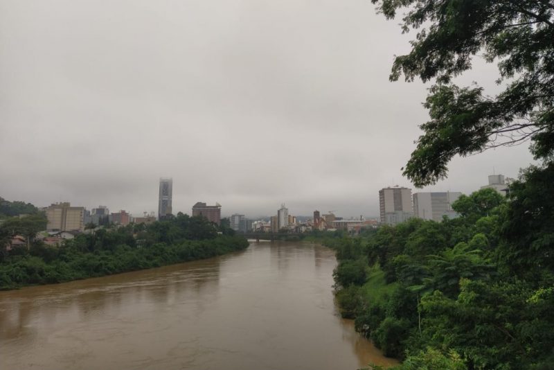 Rio Itajaí-Açu, em Blumenau – Foto: Wilson Roberto Gutz / NDTV Blumenau