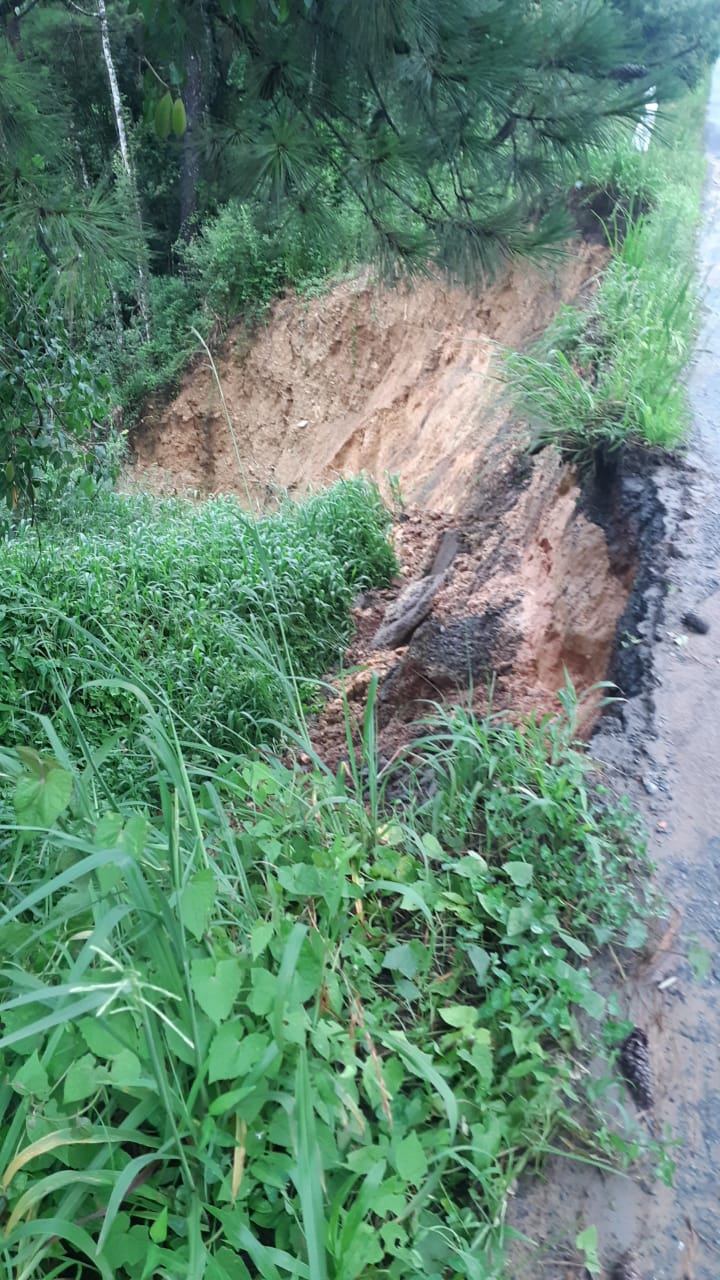 Parte da BR-280 desmorona no Norte de SC por causa das chuvas e trecho é  interditado, Santa Catarina