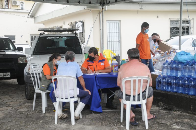 QG da Defesa Civil foi montado no patio da casa número 102. Foto: Leo Munhoz/ND