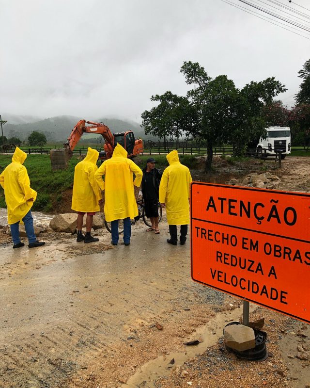 Uma força-tarefa foi montada em Santo Amaro da Imperatriz para solucionar os estragos causados pelo temporal – Foto: Prefeitura Santo Amaro da Imperatriz/Divulgação/ND