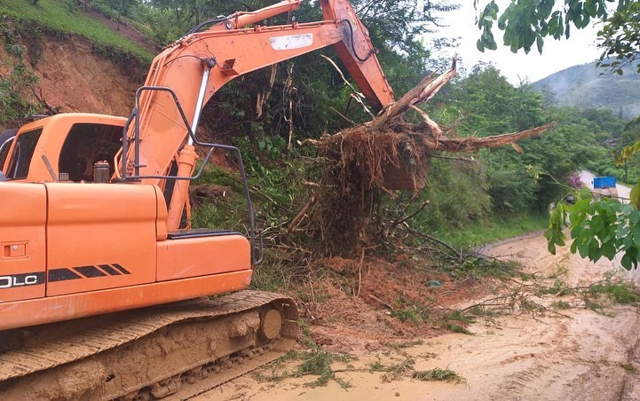 Chuva forte em Santo Amaro da Imperatriz faz rio transbordar e deixa  população em alerta - NSC Total