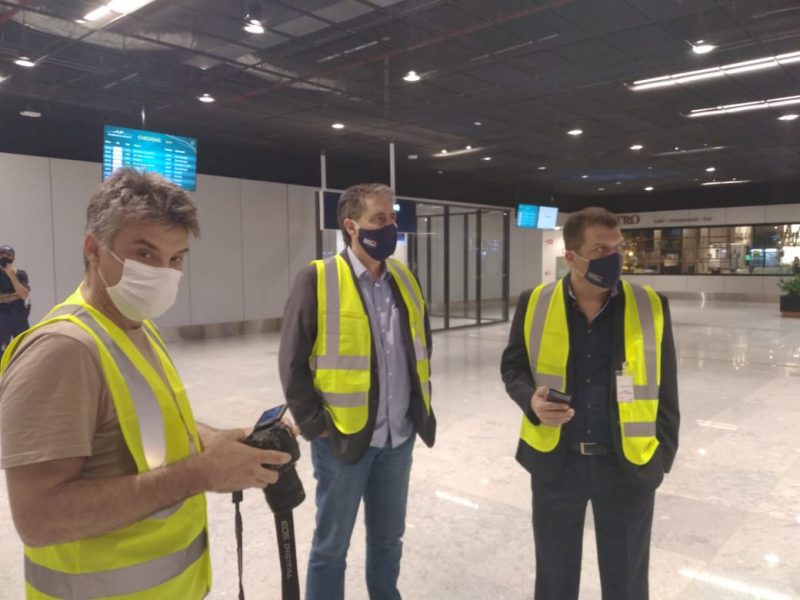 Secret&aacute;rio de Sa&uacute;de acompanha chegada das vacinas em Santa Catarina – Foto: Nicolas Hor&aacute;cio/ND