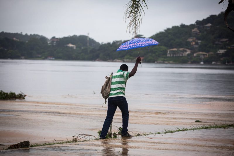 Balneabilidade melhorou ap&oacute;s o desastre ambiental no dia 25 de janeiro – Foto: Felipe Carneiro/Especial para o ND