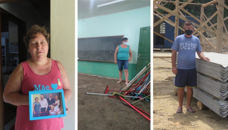 São três fotos lado a lado. Na primeira aparece uma mulher de semblante triste segurando um porta retrato do filho e da nora. Na Segundo e uma mulher em uma sala de aula suja de barro e com rodos e vassouras. Na terceira é um homem ao lado de várias telhas de eternit e no fundo tem uma obra.