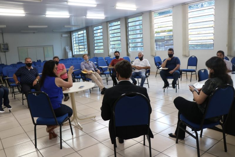 Na terça-feira (19), Secretaria de Educação se reuniu com transportadores escolares – Foto: PMC/Divulgação