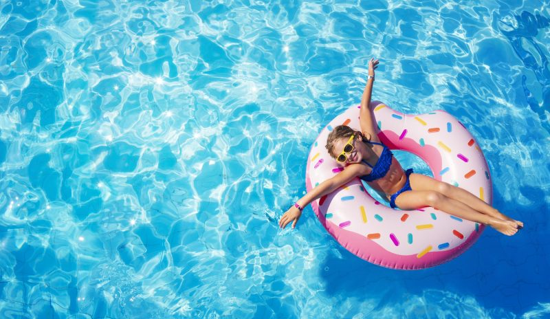 Como nadar na piscina e garantir a segurança de toda a família