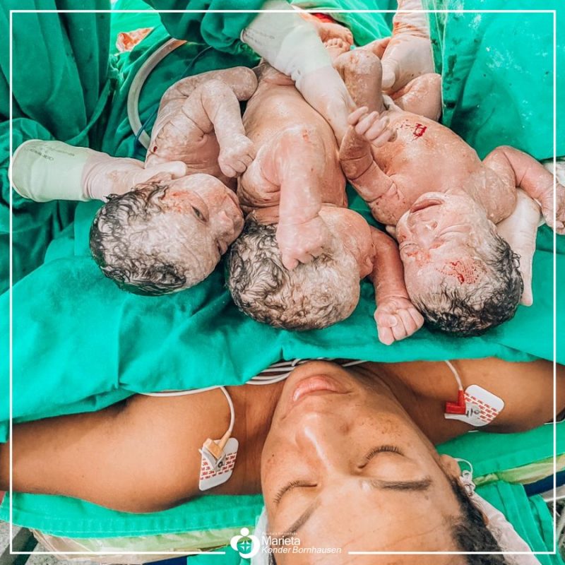 Trig&ecirc;meos j&aacute; est&atilde;o com a m&atilde;e e n&atilde;o precisaram passar pela UTI neonatal. – Foto: Hospital Marieta Konder Bornhausen/Divulga&ccedil;&atilde;o