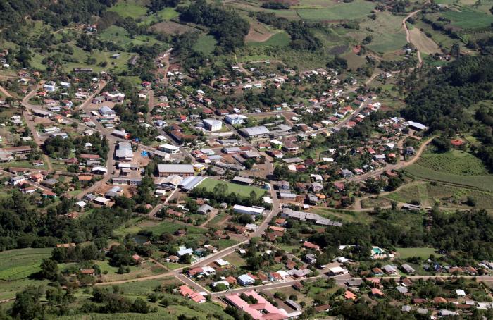 mostrar a visão aérea do pequeno município de tunápolis