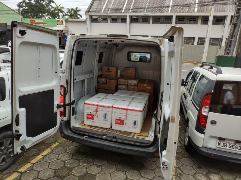 Doses chegaram nesta manhã em Joinville – Foto: Adriano Mendes/NDTV