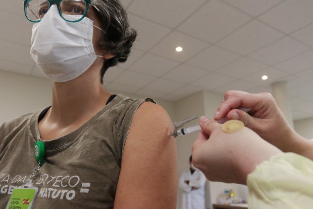 Municípios catarinenses terão que informar à Vigilância Epidemiológica, ao menos duas vezes por semana, o nome e a quantidade de vacinados – Foto: Cristiano Estrela/Secom/Divulgação/ND