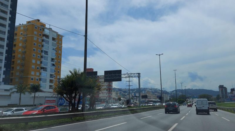 Manifesta&ccedil;&atilde;o atrapalhou a vida dos motoristas, que enfrentaram fila na Via Expressa – Foto: Divulga&ccedil;&atilde;o/ND