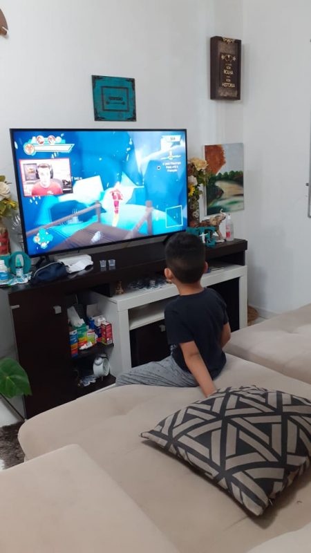 &ldquo;Ele est&aacute; ansioso para encontrar outras crian&ccedil;as&rdquo;, disse a manicure Raquel Rodrigues, m&atilde;e de Anthony, de quatro anos – Foto: Arquivo Pessoal/Divulga&ccedil;&atilde;o