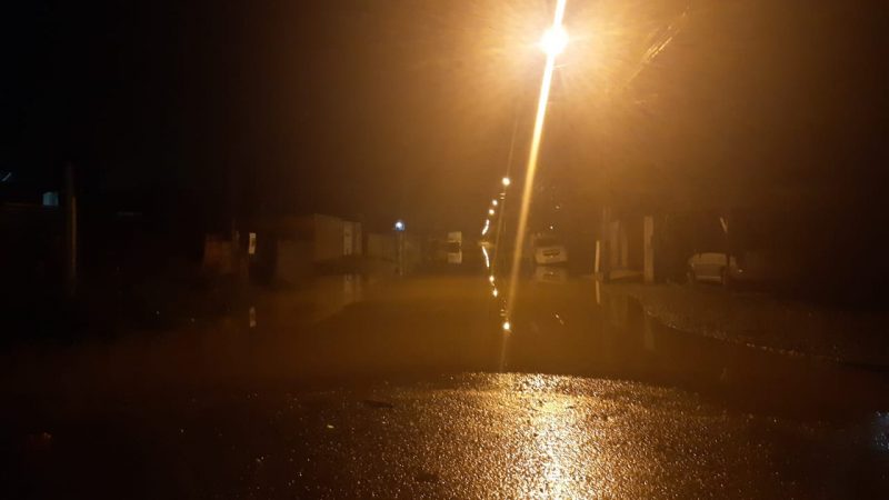 Diversos pontos da cidade ficaram alagados nesta sexta-feira (12)- Foto: Divulga&ccedil;&atilde;o/ND