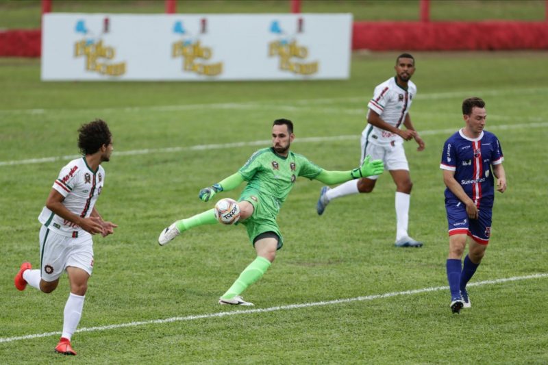 Goleiro Roberto durante jogo do Próspera