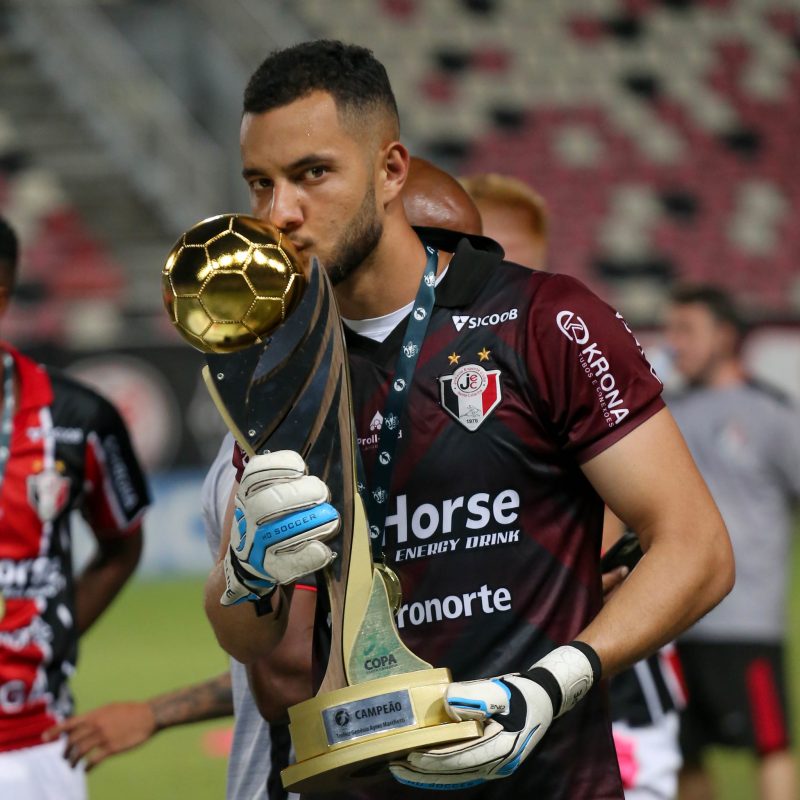 De torcedor a jovem da base, Leineker quer dar &agrave; torcida a mesma alegria que j&aacute; sentiu na arquibancada – Foto: Vitor Forcellini/JEC