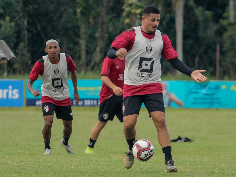 Dos 29 jogadores inscritos, 22 tiveram resultado positivo para a Covid-19 – Foto: Vitor Forcellini/JEC